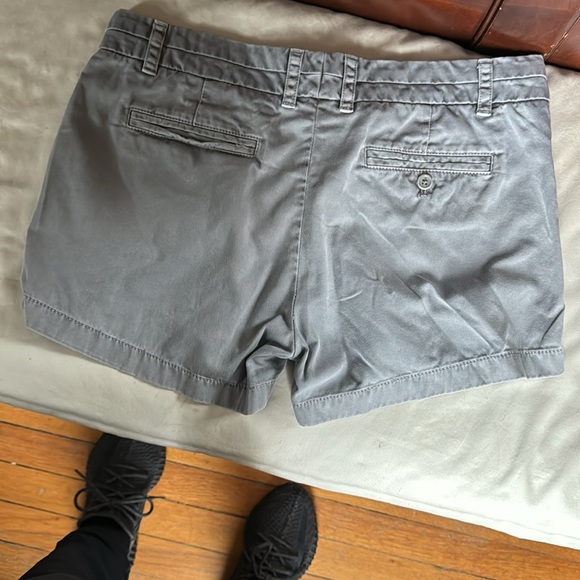 J Crew 4” Chino Shorts - Picture 3 of 4